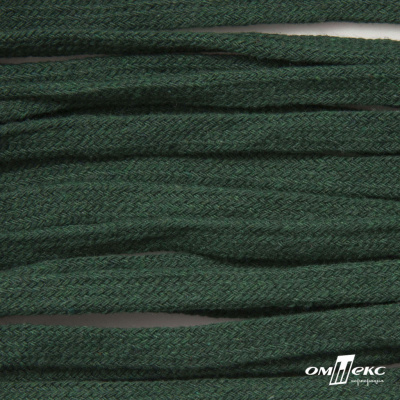 Шнур плетеный d-8 мм плоский, 70% хлопок 30% полиэстер, уп.85+/-1 м, цв.1016-т.зеленый - купить в Ленинске-Кузнецком. Цена: 742.50 руб.